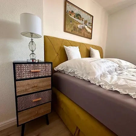 Schön Gelegene Und Gemütliche Am Weserufer