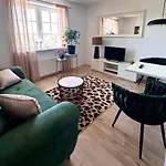 Апартаменти Schoen Gelegene Und Gemuetliche Am Weserufer *